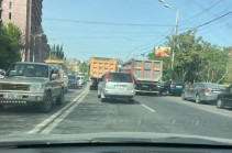 Граждане «КамАЗами» перекрыли улицу Ханджяна в Ереване