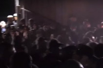 «Դիմ-շաշկան գցել են ժողովրդի մեջ»․ Կիրանցում ոստիկանները բնակիչների հետ բախման ժամանակ լուսաձայնային նռնակ են կիրառել (Տեսանյութ)
