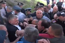 Депутат Артур Хачатрян представил сообщение о совершенном полицейскими преступлении