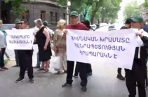 «Отстранить Никола!»: акция протеста перед зданием правительства