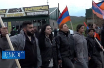 Кочари с триколором по дороге в Ереван (видео)
