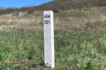 На границе между Арменией и Азербайджаном установлены новые пограничные столбы