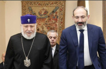 Пашинян: Очевидно, что Католикос всех армян сегодня возглавляет политическое движение в Армении