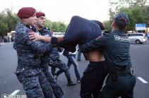 Полиция утром подвергла приводу протестующих из Эчмиадзина, чтобы не сорвать визит Пашиняна