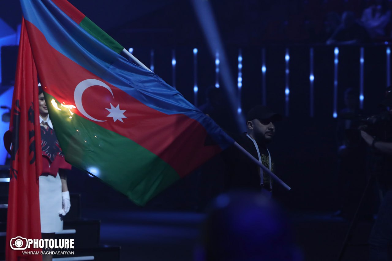 Ծանրամարտի Եվրոպայի առաջնության բացմանը այրեցին և հեռացրեցին Ադրբեջանի դրոշը