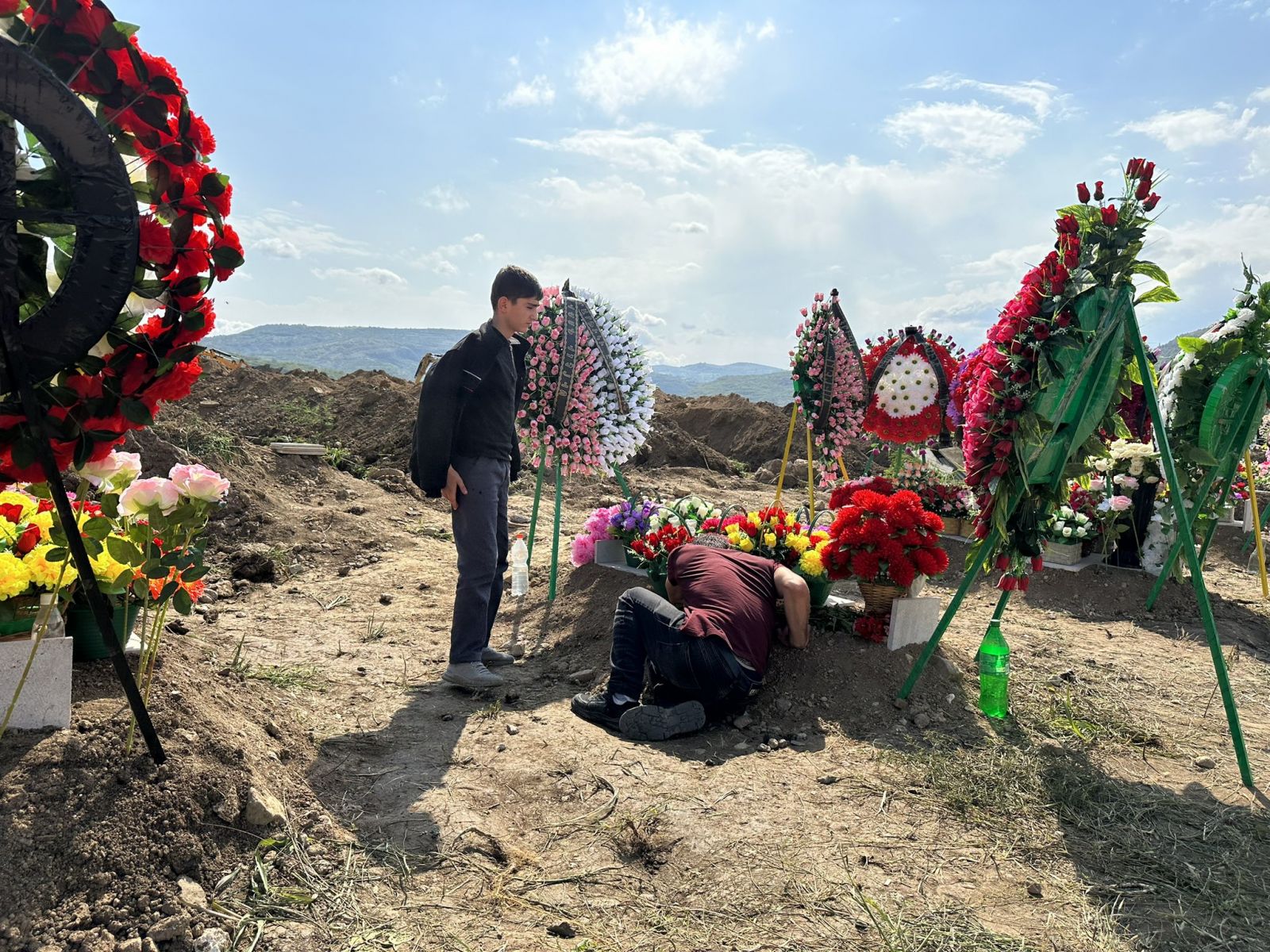 Շատերը համոզված են, որ ադրբեջանցիները ոչնչացնելու են.Արցախի հայերը դիմել են Կարմիր Խաչին՝ իրենց հարազատներին վերահուղարկավորելու խնդրանքով