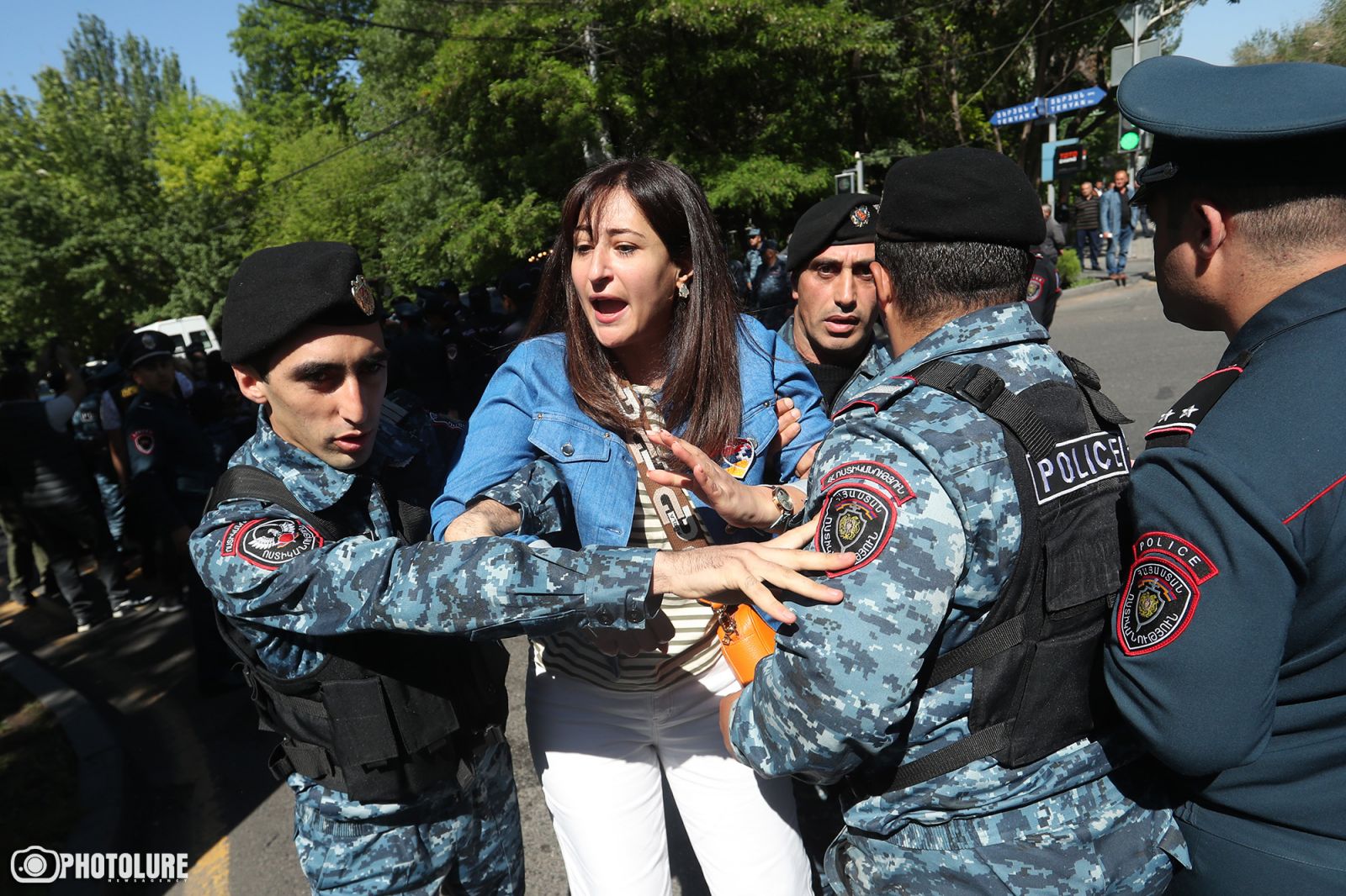 Последние новости армении сегодняшний. Полиция Армении 2022. Армянская полиция. Форма полиции Армении. Протесты в Армении задержания.