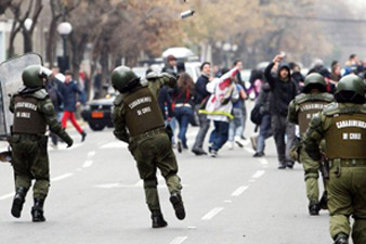 Столкновения между студентами и полицией в Чили: 15 раненых