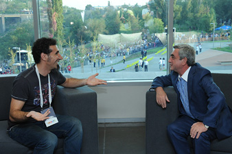 Serzh Sargsyan meets with rock singer Serj Tankian 