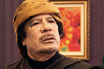Colonel Gaddafi has called on Libyans to protest peacefully 