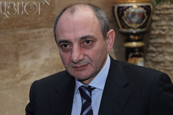 Bako Sahakyan delivers a congratulatory speech to Karekin II