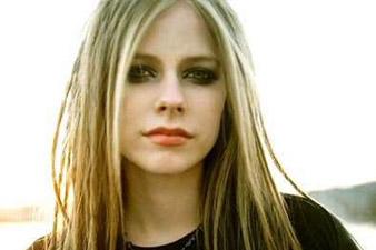 Avril Lavigne and her boyfriend injured in a fight