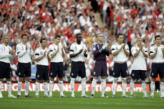 Անգլիացի ֆուտբոլիստներն իրենց կանանց կարող են տանել «Եվրո-2012»