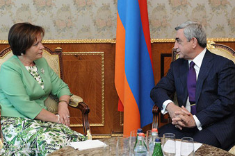Президент Армении принял министра национальной обороны Литвы