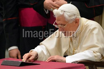 Папа Римский Бенедикт XVI оставил первое сообщение в Twitter