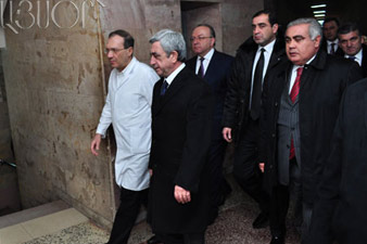 Президент Серж Саргсян посетил кандидата в президенты Паруйра Айрикяна
