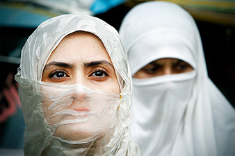 В Азербайджане женщины в хиджабе лишаются права на образование