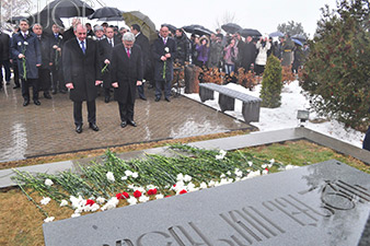 Հայաստանի ու Արցախի նախագահներն այցելել են Եռաբլուր. Լուսանկարներ