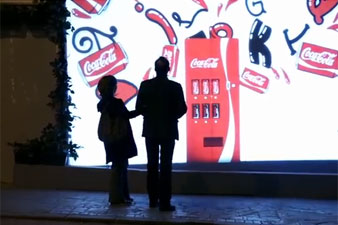 Coca-Cola-ի նոր վաճառակետը կարողանում են տեսնել միայն զույգերը (Տեսանյութ)