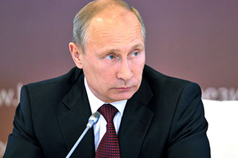 Путин: За спиной сил самообороны Крыма встали российские военнослужащие