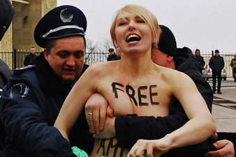 В Женеве задержали активисток Femen перед встречей по Украине 