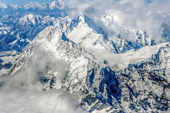 После схода лавины на Эвересте 6 человек погибли, 9 пропали без вести