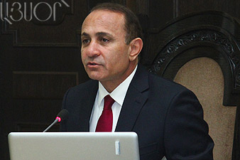 Hovik Abrahamian hands over deputy mandate to Lernik Aleksanian 
