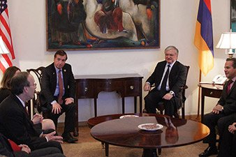 Глава МИД Армении принял конгрессменов США 