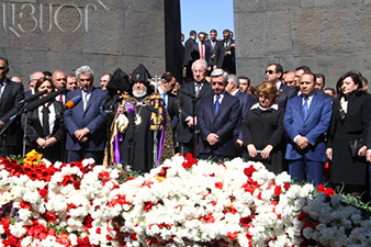 Высшее руководство Армении почтило память жертв Геноцида армян