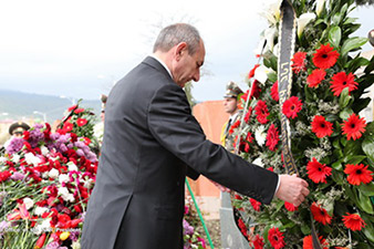 NKR president pays tribute to memory of Armenian Genocide victims