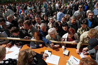 Ukraine rebels hold referendums in Donetsk and Luhansk
