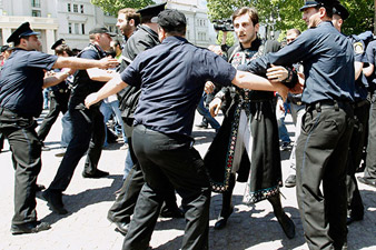 В Тбилиси произошла стычка между противниками однополых браков и полицией