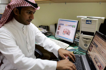 Саудовский шейх объявил грехом переписку мужчины и женщины в Интернете