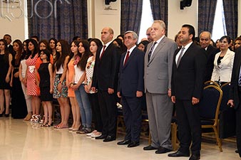Президент Армении вручил дипломы выпускникам Педуниверситета