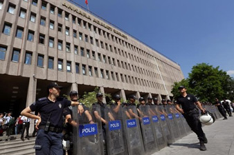 В Турции задержаны 50 полицейских по делу о прослушке  