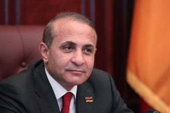 Haykakan Zhamanak: Premier does not predict ‘hectic autumn’ 