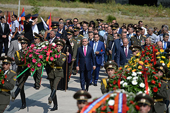 Саргсян почтил память воинов, павших за независимость Арцаха