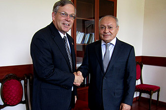 Председатель Следственного комитета Армении принял посла США Джона Хефферна