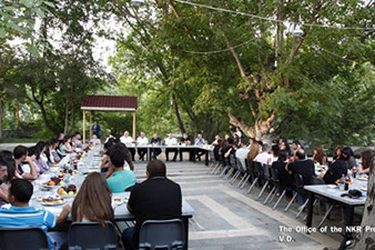 Президент НКР встретился со студентами Ереванского госуниверситета