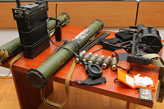 Обнардованы фотографии конфискованного у азербайджанцев оружия
