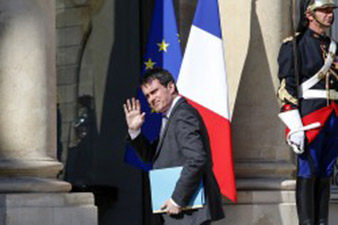 French PM presents government resignation