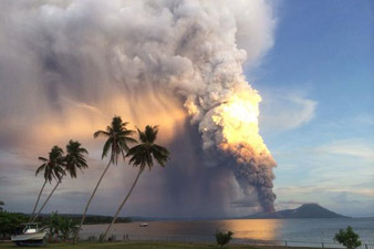 Volcano erupts in Papua New Guinea