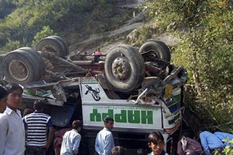 Speeding truck overturns, kills 10 in India
