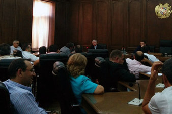 Edward Nalbandyan meets with deputies in NA 