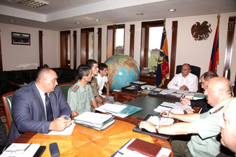Armenian defense minister receives families of several soldiers 