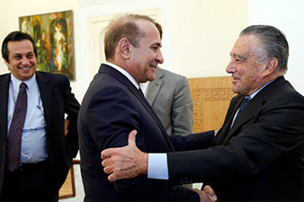 Armenian prime minister receives Eduardo Eurnekian 