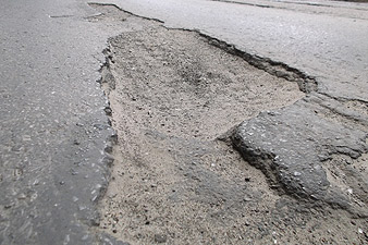 В Азербайджане разваливаются дороги на которые потратили $12 млрд. 