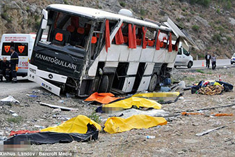 Թուրքիայում ՌԴ քաղաքացի զբոսաշրջիկներով ավտոբուս է վթարի ենթարկվել