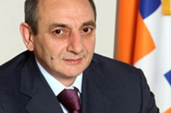 Президент НКР поздравил Л.Тибилова по случаю Дня Республики Южная Осетия