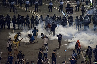 Hong Kong: Streets blocked as pro-democracy protests spread
